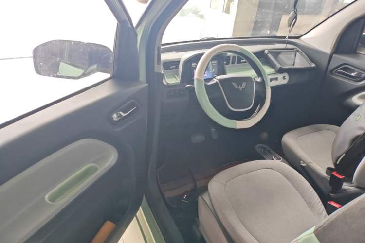 Used Wuling Hongguang MINIEV 2021 Macaron Fashion Edition Lithium-Ion Battery Driver Seat