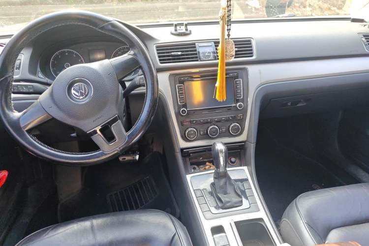 Used Volkswagen Passat 2014 1.8TSI DSG Prestige Navigation Edition Center Console