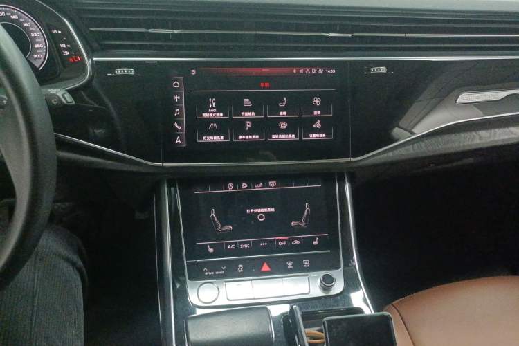 Used Audi Q8 2019 55 TFSI Luxury Dynamic Model Audio And AC Panel