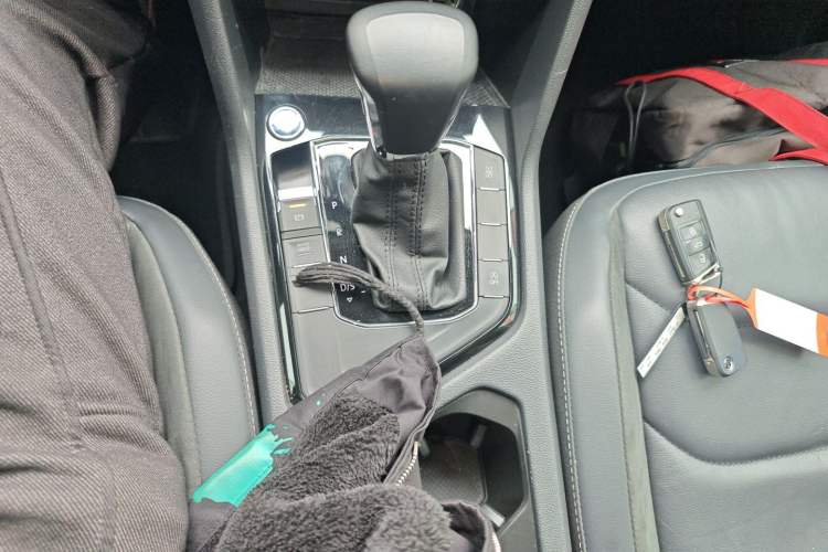 Used Volkswagen Tiguan L 2018 330TSI Automatic Two-Wheel Drive Luxury Edition Gear Lever