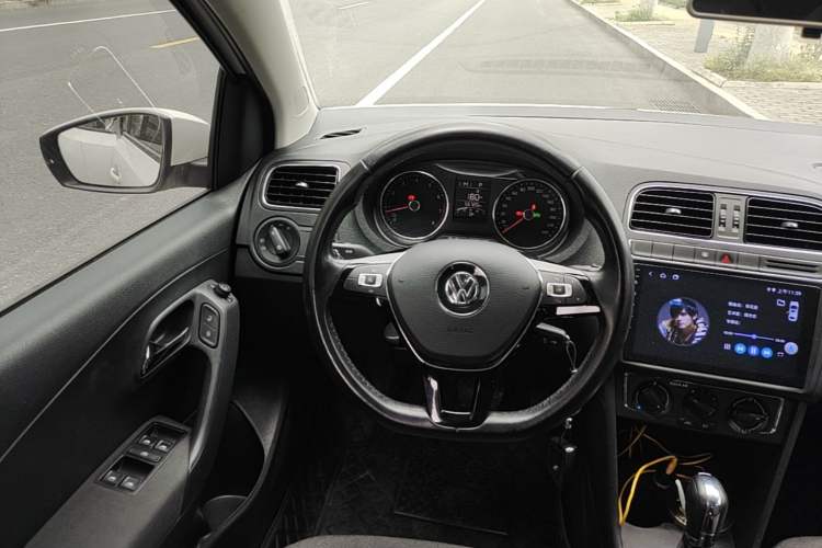 Used Volkswagen Polo 2016 1.6L Automatic Comfort Model Steering Wheel