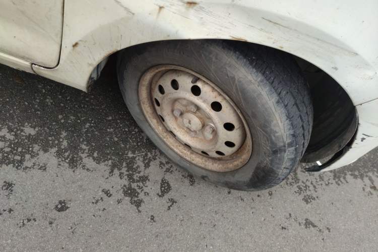 Used Wuling Rongguang V 2016 1.2L Practical Version Right Front Wheel Hub