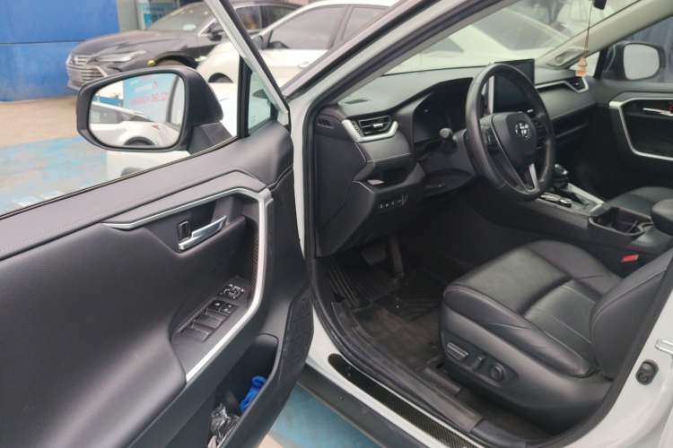 Used Toyota RAV4 2022 Dual-Engine 2.5L E-CVT Four-Wheel Drive Elite Plus Edition Driver Seat