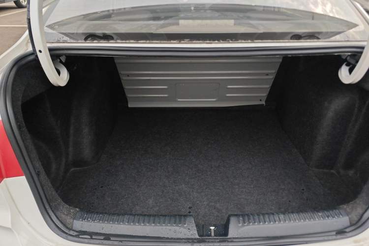 Used Volkswagen Santana 2016 1.6L Manual Fashion Edition Trunk