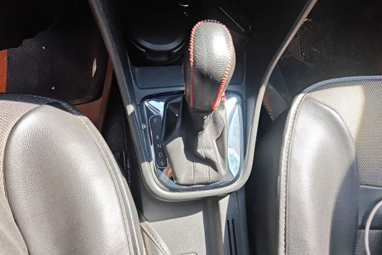 Used Volkswagen Santana 2015 1.6L Automatic Comfort Edition Gear Lever