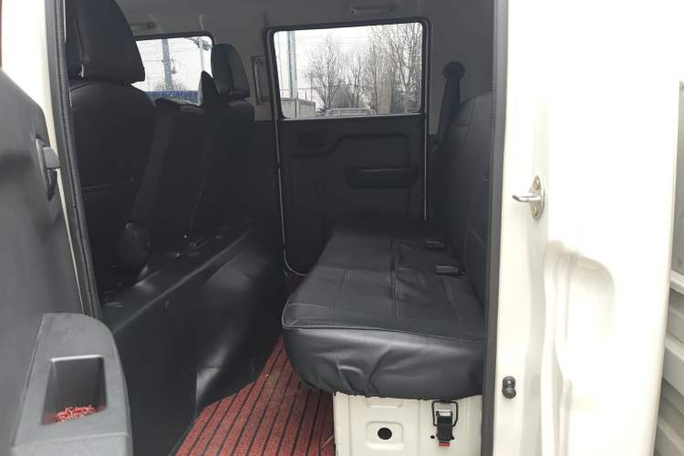 Used CHANGAN KUAYUE Zhe D5 2021 1.6L Standard Edition Double-Cab Flatbed with Dual Rear Wheels 3050mm Cargo Bed DAM16KL
