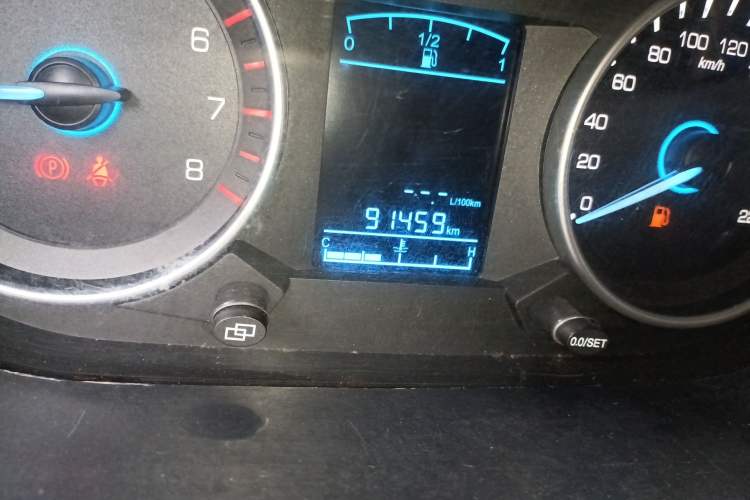 Used FAW Yingzhi 737 2015 1.5L Manual Deluxe Navigation Version
