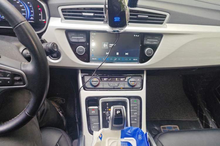 Used Geely Auto Emgrand X7 Sport 2020 1.8TD DCT Two-Wheel Drive Smart Connect 4G-Enabled Version
