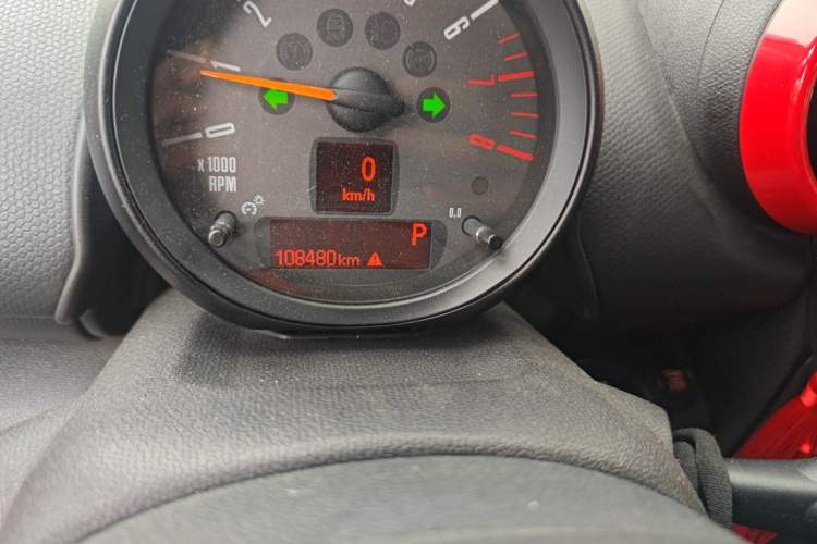 Used MINI Countryman 2016 1.6T COOPER ALL4 Fun Equipment Enthusiast Odometer Close Up