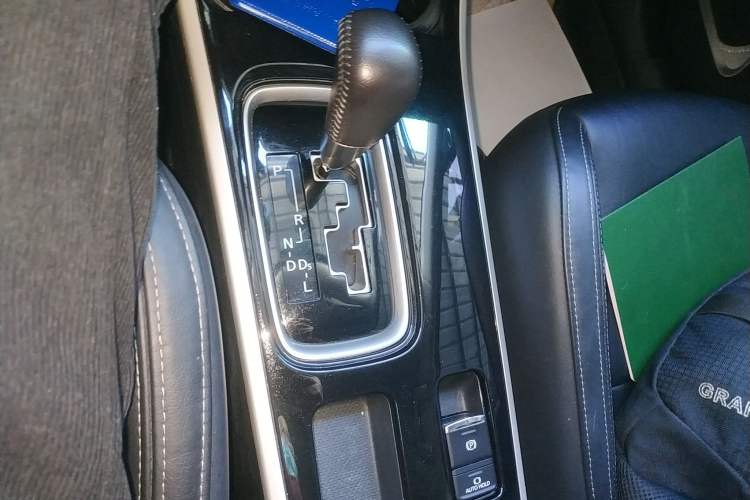 Used Mitsubishi Outlander 2019 2.0L Two-Wheel Drive Comfort Edition 5 Seats China VI Standard Gear Lever