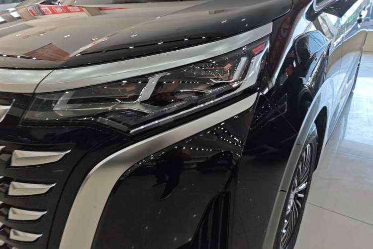 Used Denza D9 2024 DM-i 1050 Luxury Model Left Front Headlight