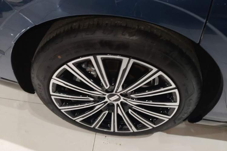 Used Geely Galaxy 8 2025 130km EM-P Starship Edition
