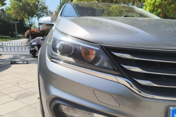 Used Baojun 310W 2017 1.5L Manual Fashion Model China V
