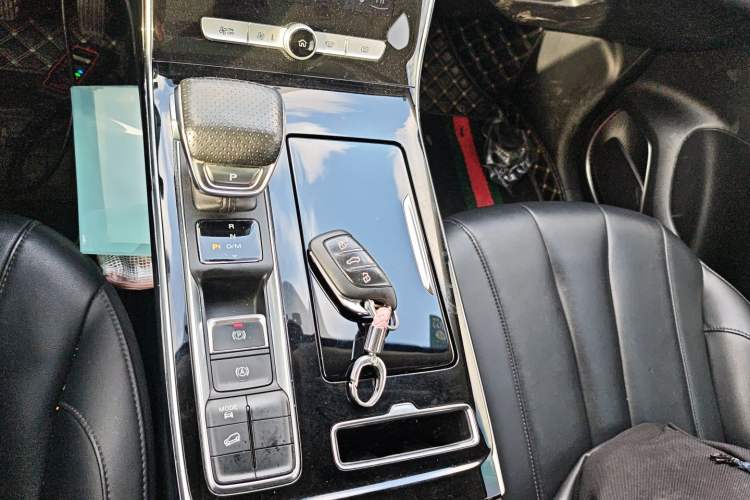 Used Roewe RX5 MAX 2019 300TGI Automatic Smart Cabin Luxury Edition
