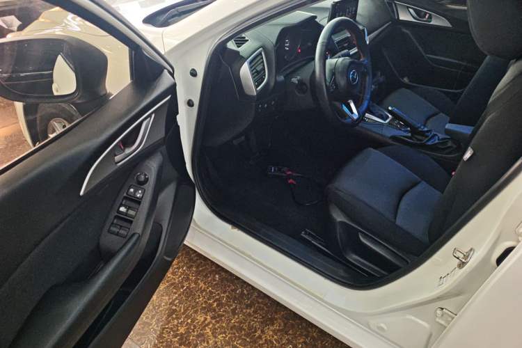 Used Mazda 3 Axela 2017 Sedan 1.5L Automatic Comfort Model China VI Standard Driver Seat