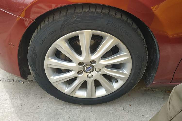 Used Volvo V40 2015 1.6T Zhiya Edition Left Front Wheel Hub