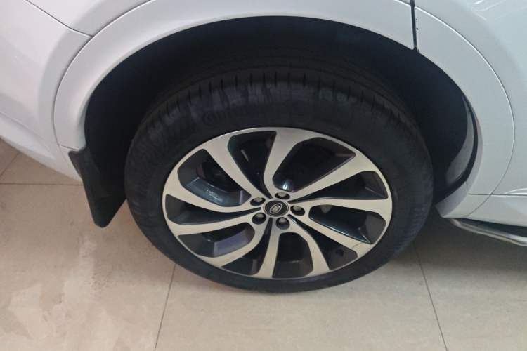 Used Land Rover Discovery Sport 2022 249 PS R-Dynamic S Performance Edition 5 Seats Right Rear Wheel Hub