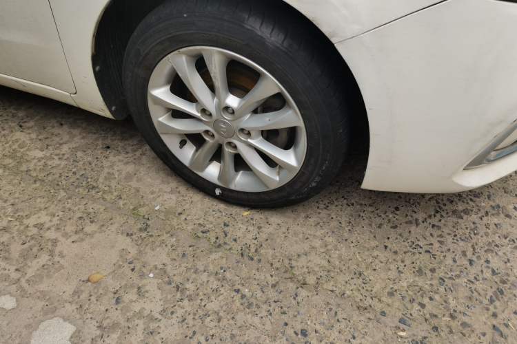 Used Kia K3 2016 1.6L Automatic GL Right Front Wheel Hub