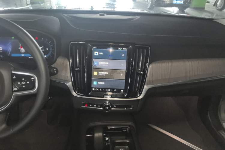 Used Volvo V90 2023 Cross Country B5 AWD Smart Range Edition