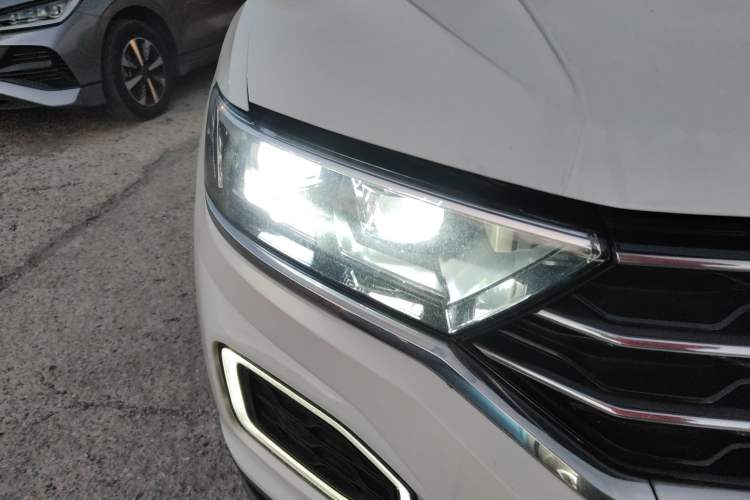 Used Volkswagen T-ROC 2019 280TSI DSG Two-Wheel-Drive Luxury Model China VI Standard Right Front Headlight