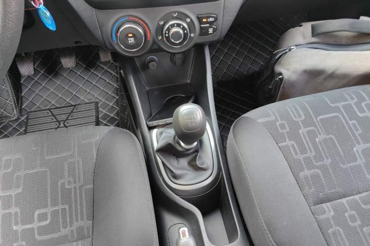 Used Kia K2 2012 Sedan 1.4L MT TOP Commemorative Edition