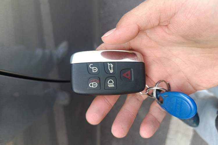 Used Land Rover Discovery Sport 2015 2.0T HSE LUXURY
