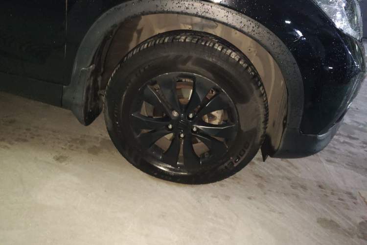 Used Honda CR-V 2013 2.4L four-wheel drive luxury version Right Front Wheel Hub