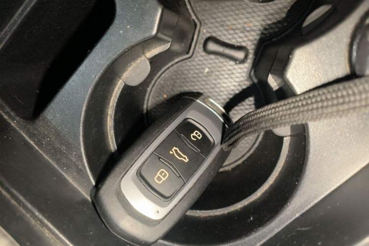 Used Geely Auto Emgrand GS 2017 Elegant Edition 1.3T Automatic Smart Connectivity Model