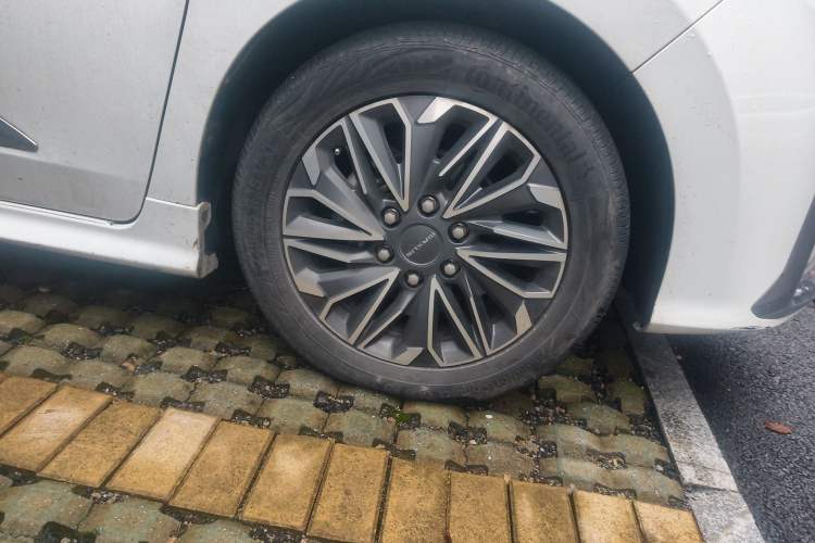 Used SAIC MAXUS G20 2021 PLUS 2.0T Gasoline Automatic Luxury Edition
