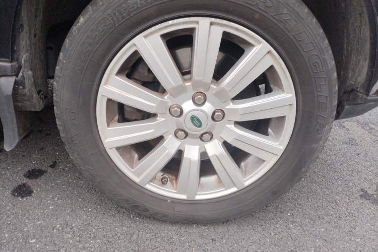 Used Land Rover Discovery 2011 3.0 SDV6 HSE Diesel Version Right Front Wheel Hub