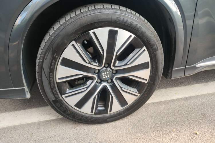 Used Landian E5 PLUS 2026 Model 165km Long-Range First-Adoption Version Ultra 7-seater
