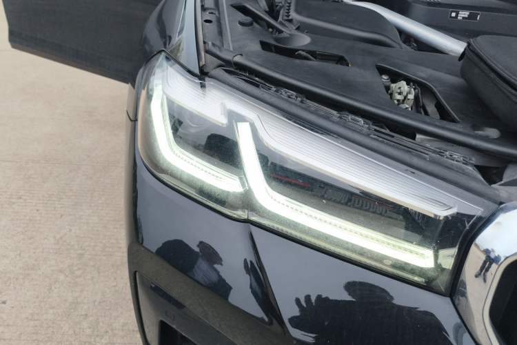 Used BMW 5 Series 2023 530Li Leading Model M Sport Package Right Front Headlight