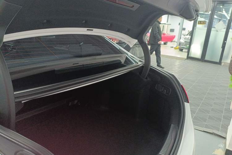 Used Mercedes-Benz C-Class 2023 Restyled C 260 L Night Edition Sports Version Trunk