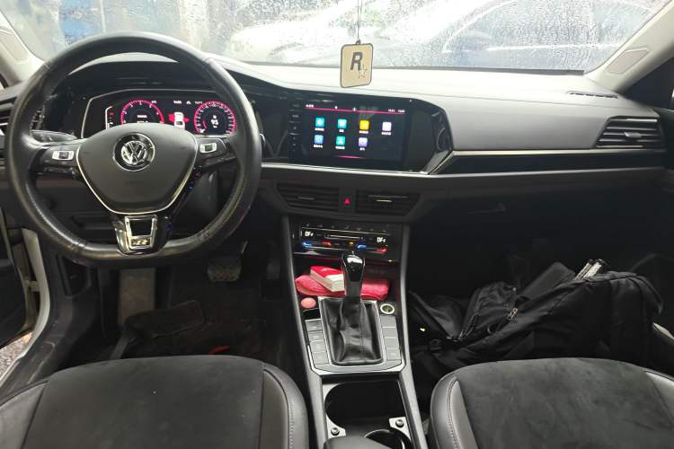 Used Volkswagen Sagitar 2021 280TSI DSG Luxury Smart Connectivity Edition Center Console