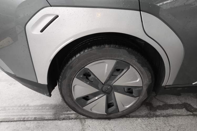 Used AION Y 2023 Plus 510 Enjoy Edition Right Rear Wheel Hub