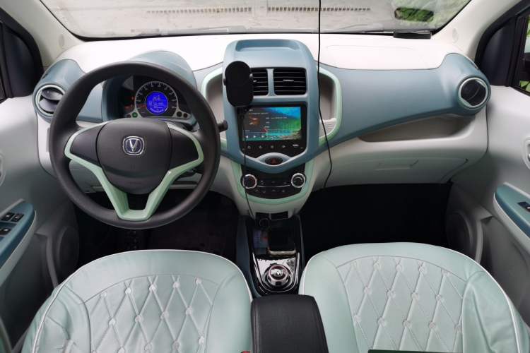 Used CHANGAN Benni E-Star 2021 National Edition Colorful Version Lithium Iron Phosphate (31.86 kWh) Center Console