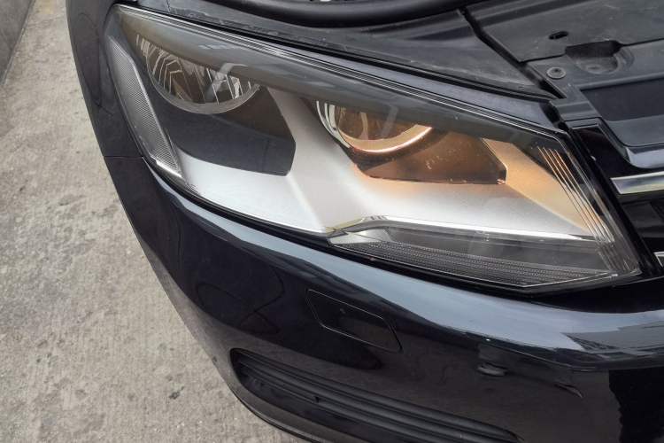 Used Volkswagen Touareg 2014 3.0 TSI New Edition Right Front Headlight