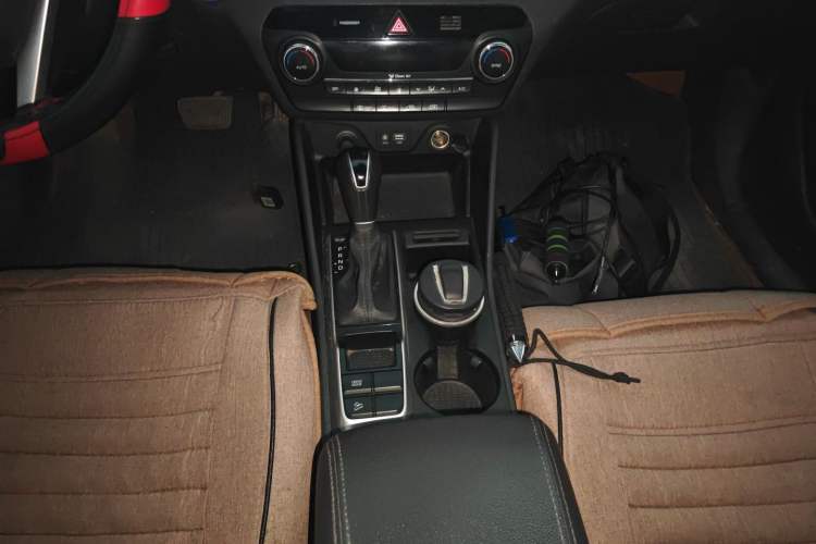 Used Hyundai Tucson 2015 1.6T Dual-Clutch Two-Wheel-Drive Smart Model Gear Lever