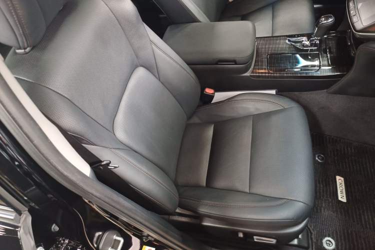 Used Toyota Crown 2015 2.5L Smart Edition Right Front Seat