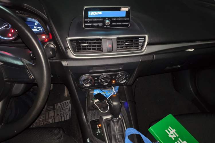 Used Mazda 3 Axela 2017 Sedan 1.5L Automatic Comfort Model Emission Standard China V
