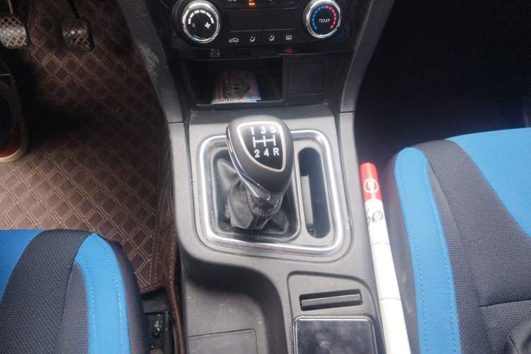 Used BAIC Weiwang M60 2017 1.5L Manual Silver Edition Gear Lever