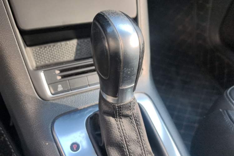 Used Volkswagen Tiguan 2013 1.8TSI Automatic Two-Wheel Drive Luxury Model Gear Lever