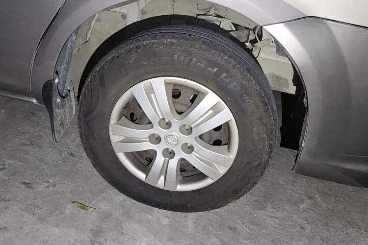 Used FORTHING Lingzhi 2017 M3L 1.6L 7-Seater Comfort Model Right Front Wheel Hub