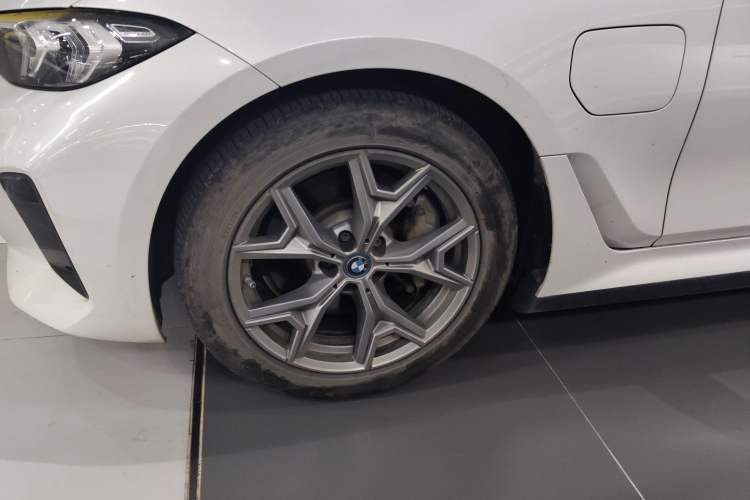 Used BMW i3 2022 eDrive 35 L Left Front Wheel Hub