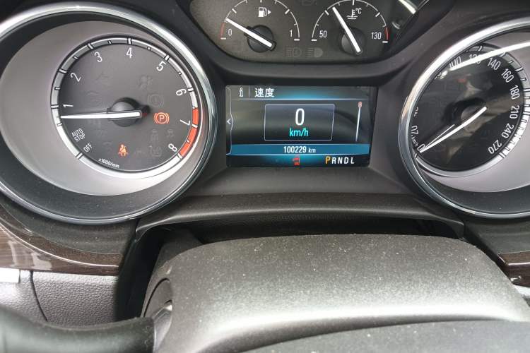 Used Buick Verano 2019 Sedan 20T Dual-Clutch Elite Model Odometer Close Up