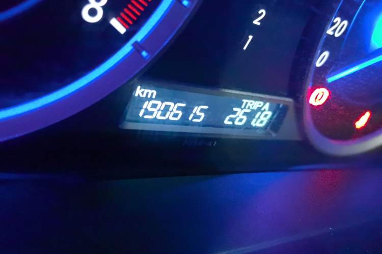 Used Honda Crosstour 2014 2.4L Luxury Edition Odometer Close Up