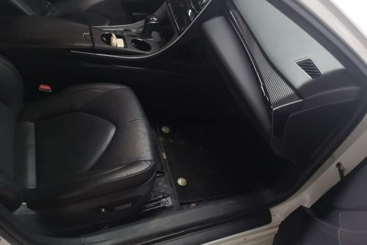 Used Toyota Avalon 2019 Dual-Engine 2.5L Luxury Edition China VI Standard