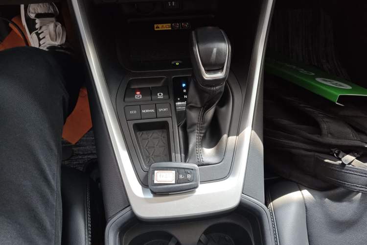 Used Toyota RAV4 2023 2.0L CVT Two-Wheel Drive 20th Anniversary Platinum Edition