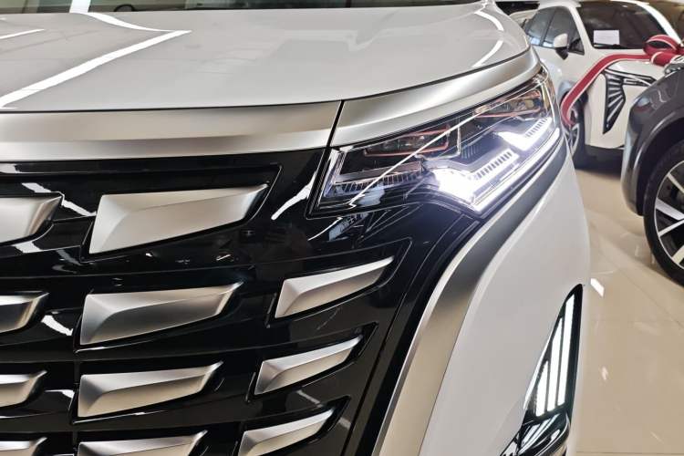 Used Denza D9 2024 DM-i 1050 Luxury Model