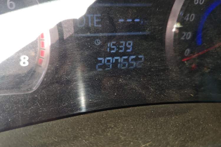 Used Zotye Z300 2014 1.5L Value Edition Manual Elite Model Odometer Close Up